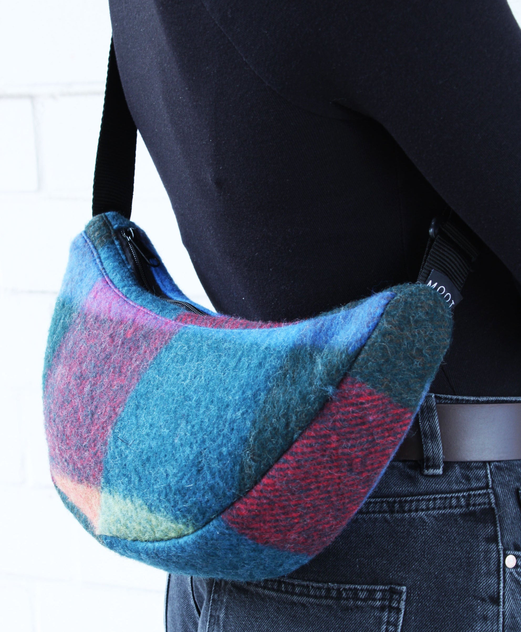 Woll-Moonbag.5.jpg