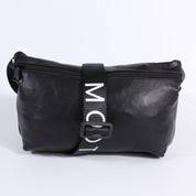 Die Schultertasche mit MOOT-Aufdruck