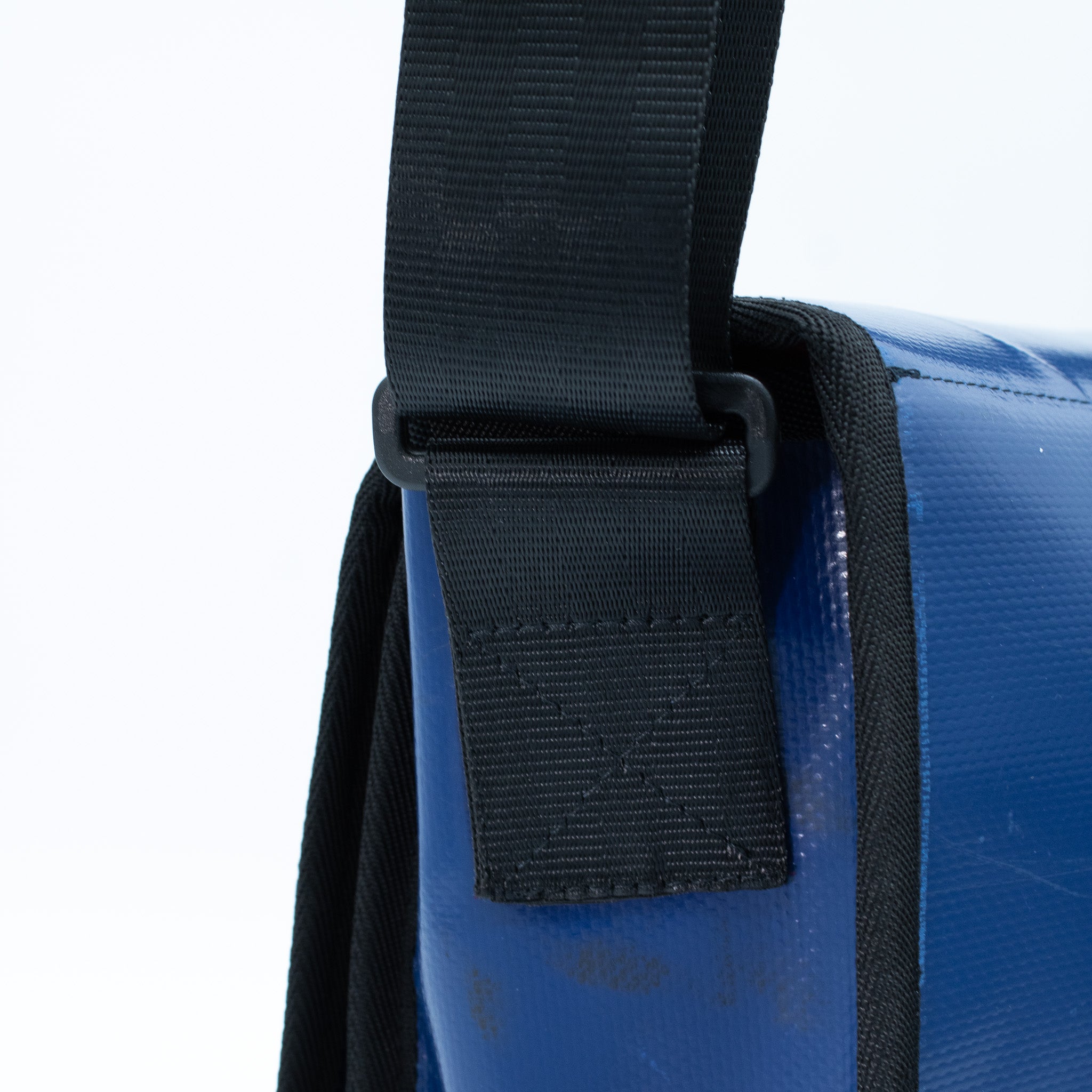 Die Messenger Bag
