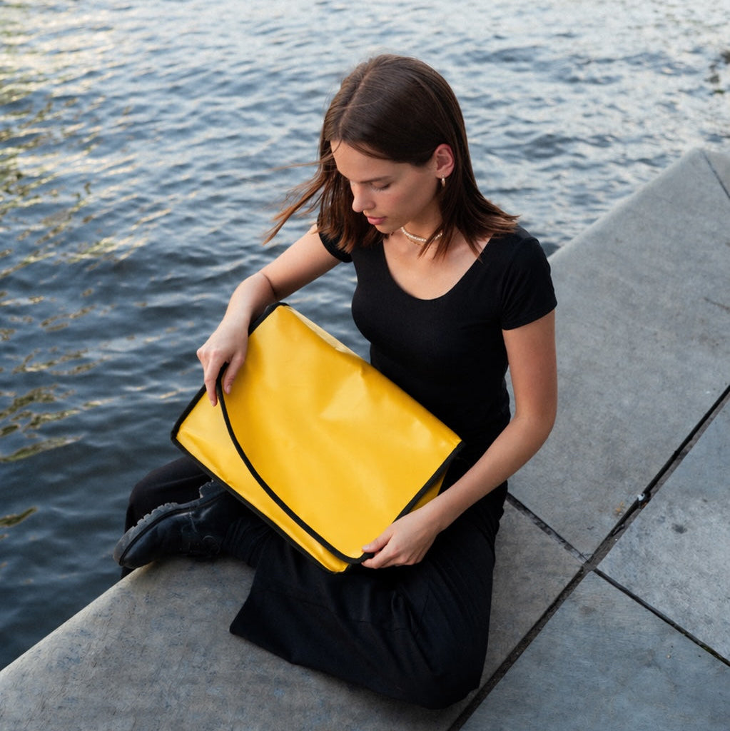 Die Messenger Bag