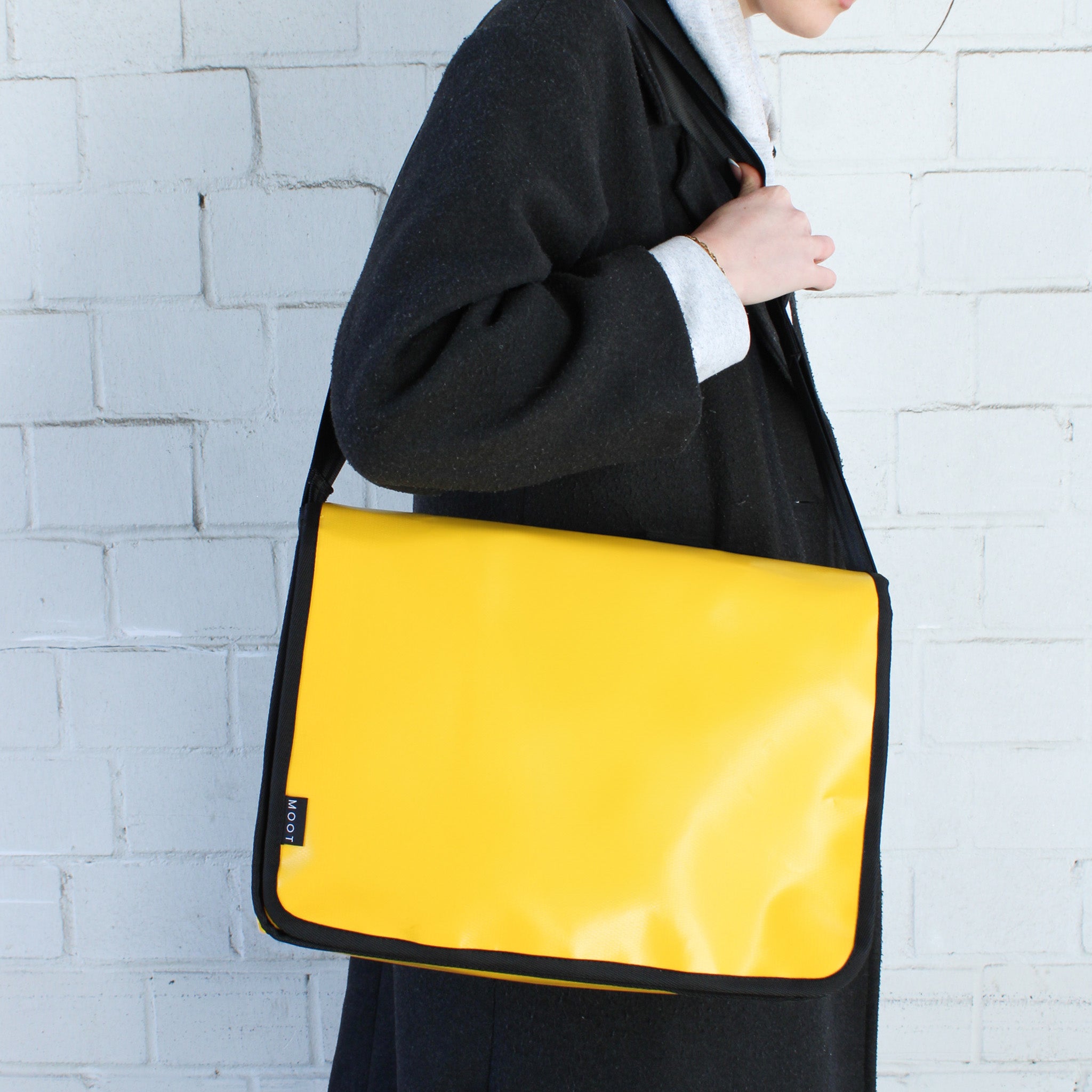 Die Messenger Bag