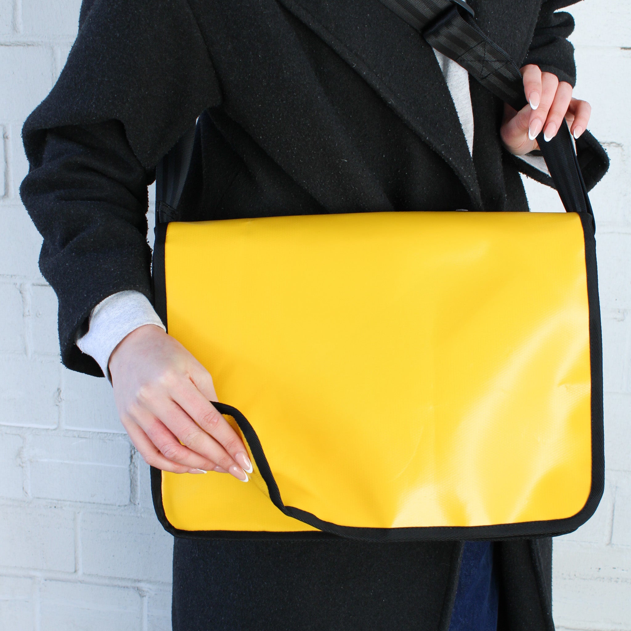 Die Messenger Bag