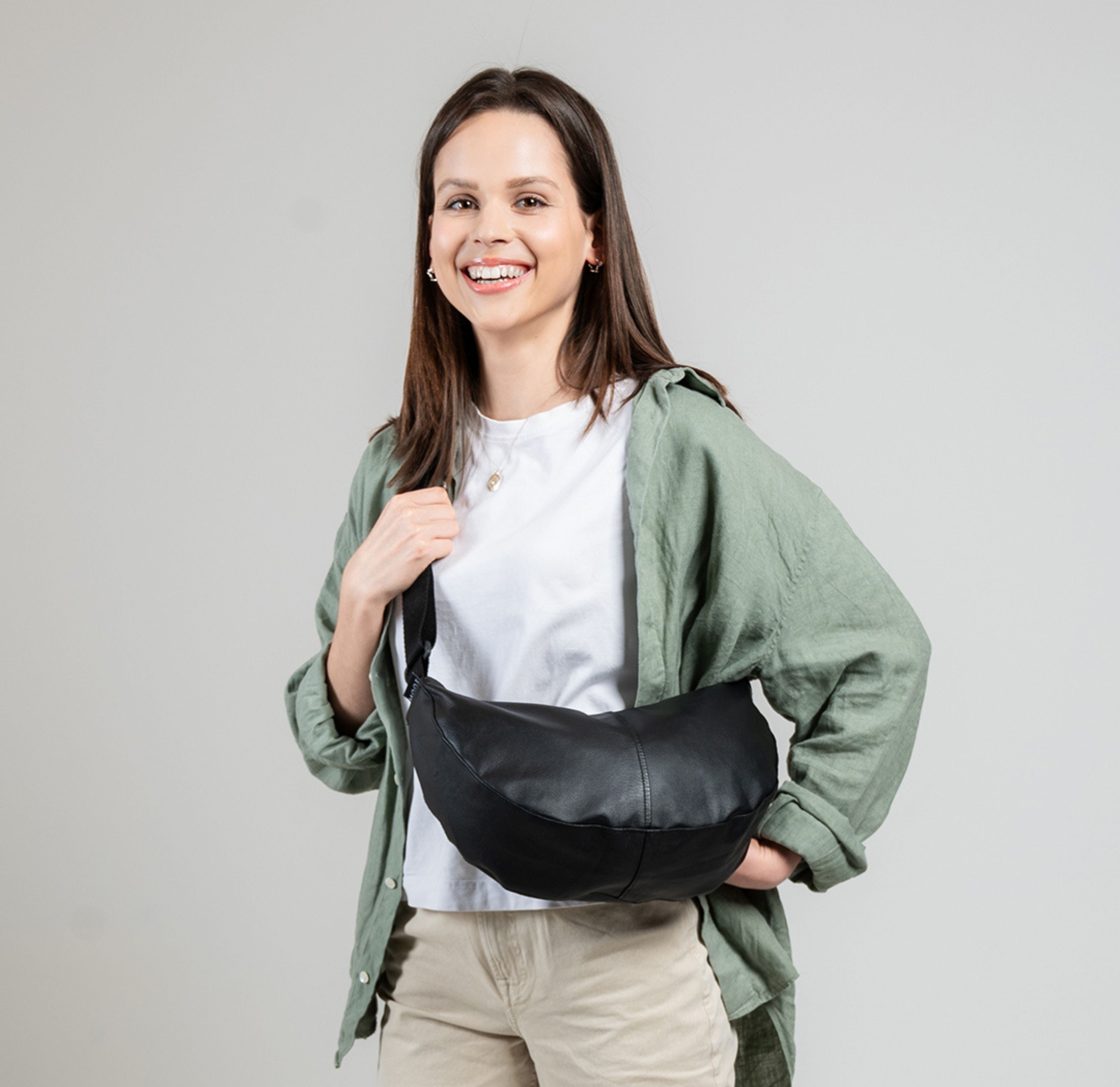 Moonbag_1758f47f-d008-4b7f-8339-dab734274009.jpg