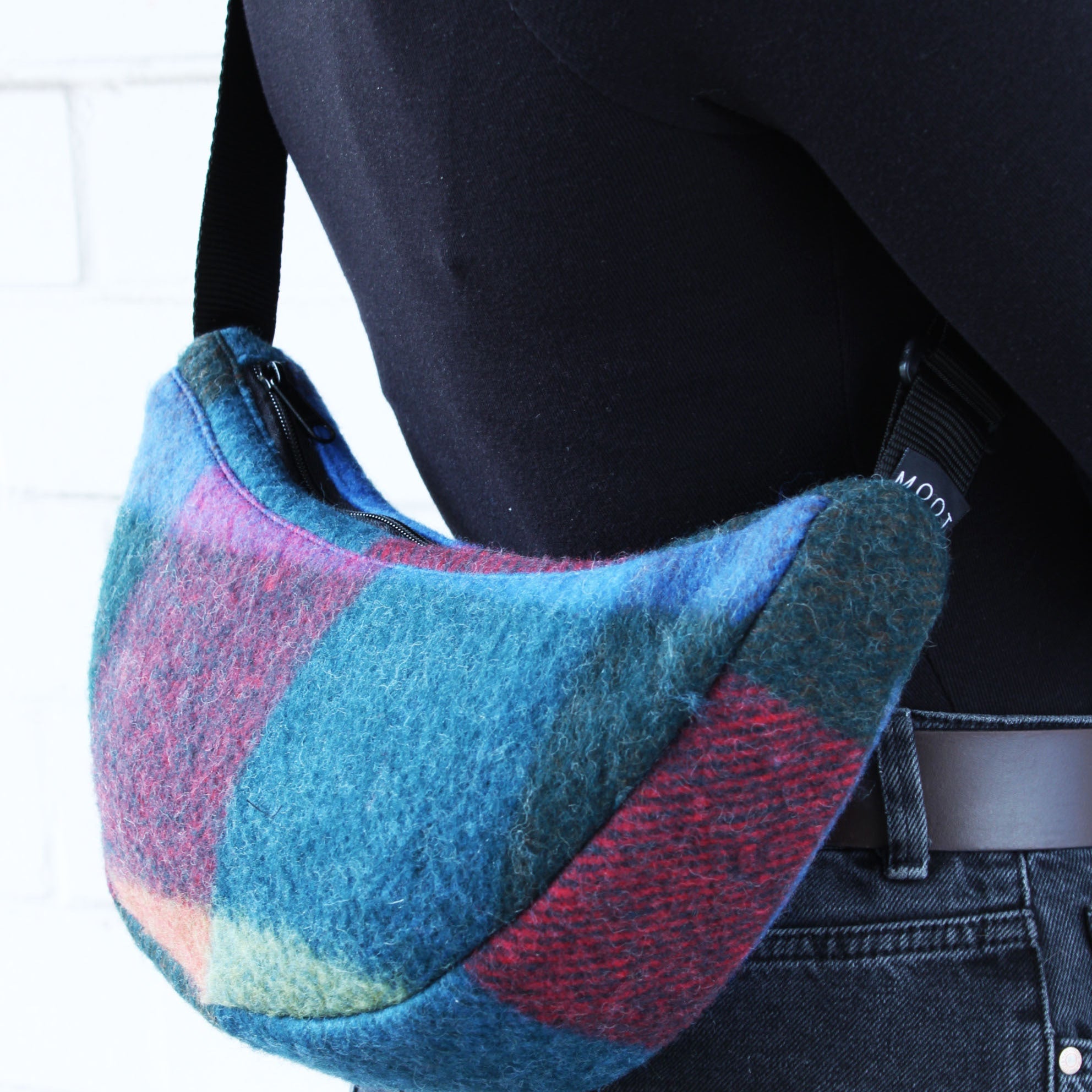 Woll-Moonbag.5.jpg